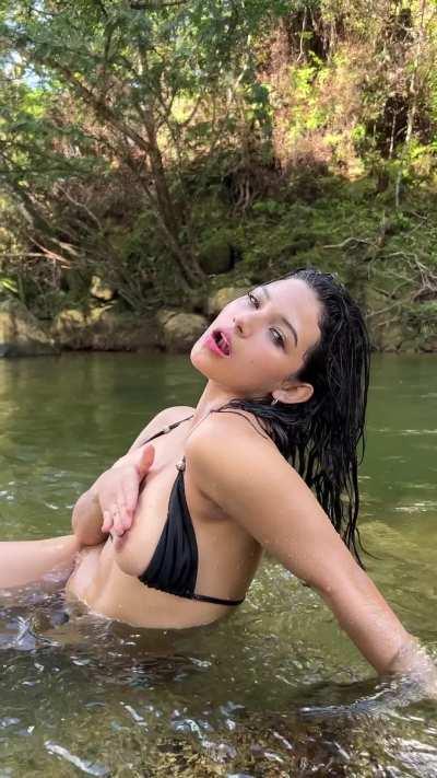 I love when older dads stare at my tits :)