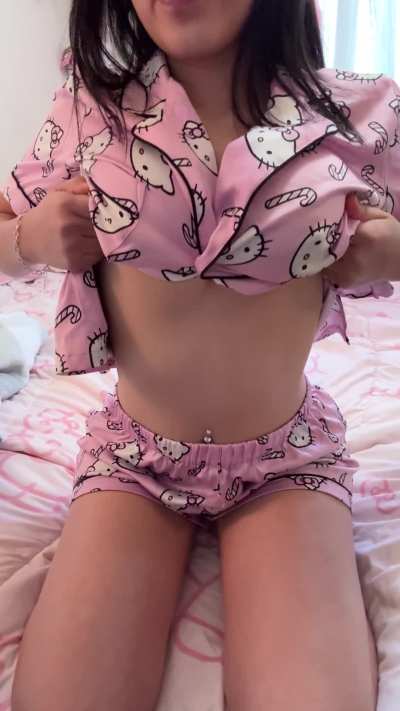 My boobs are perfect to play for titty reveal for you 😘