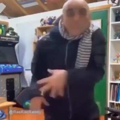 Gru sacando los pasos prohibidos 😈