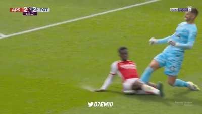 Nketiah slide tackle doesn't even touch ball