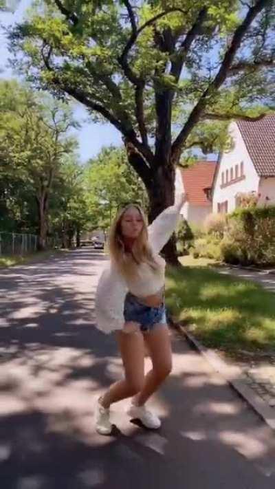 Wie ich ihre Figur liebe 😍