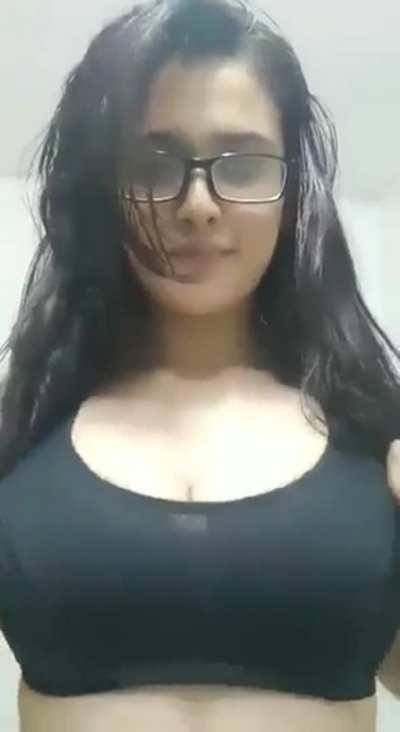 CUTEE.. B00BS SHOW..🔥❗