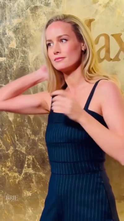 the elegance of a goddess. look at those legs 