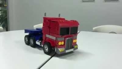 This Transformers robot actually living up to its name