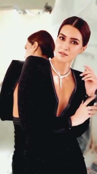 Kriti Sanon Hottest Lady 🔥