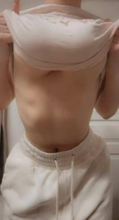 Do you like how these natural DDD’s sit on my tiny waist & 5’1 frame?