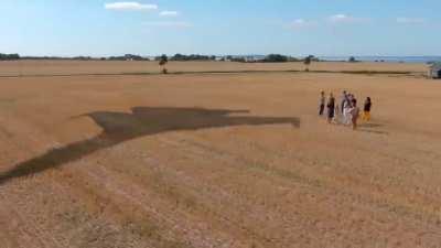Ukrainian Mriya in Denmark: an 80-meter shadow of An-225 was created on a wheat field ✈️
