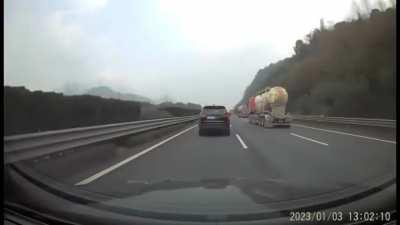 Guess which one is the idiot