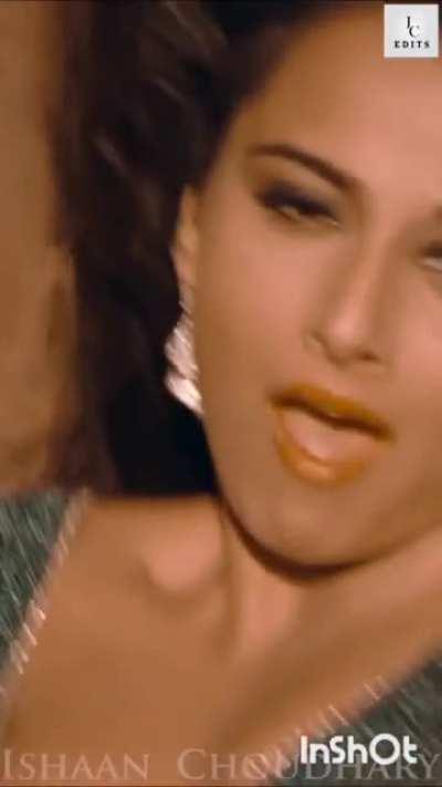 Vidhya Balan ki Pani nikal denewala Dance