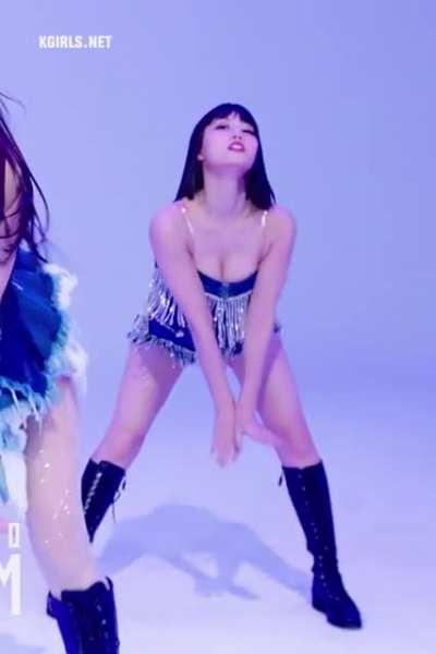 MOMO-twice-choom-4- boobs