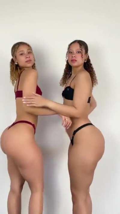 showing off dem cheeks