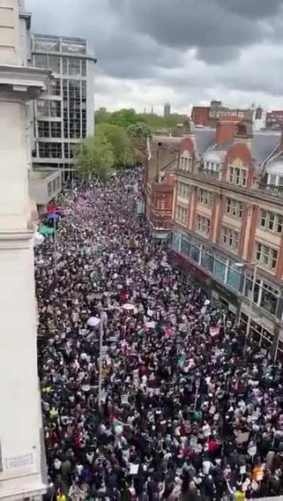 Over 100k peaceful protestors march for Palestine in London.