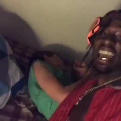 Anyone got a source on this milf taking a huge facial