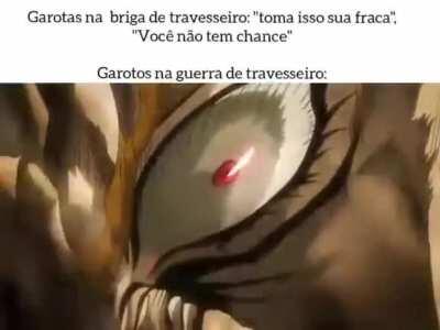 As minhas guerras de travesseiros eram diferentes, a gente botava o travesseiro na cabeça e saia no soco.