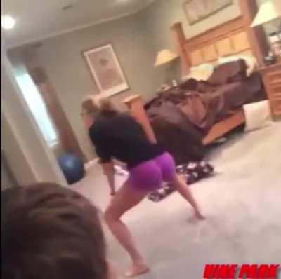 Twerk from a young Chantel