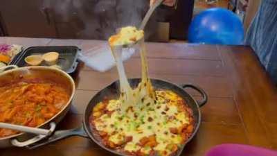 Korean Cheesy Fire Chicken (치즈불닭)!