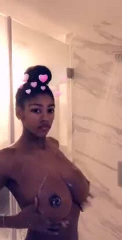 Whoever she is babe stacked 🍈🍈