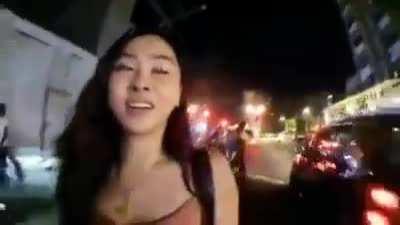Female Streamer from Korea was harassed by these boys in India