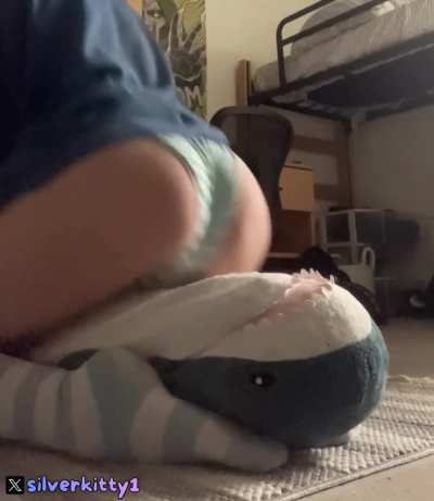 i wonder how long u would last with me in ur lap hehe :3