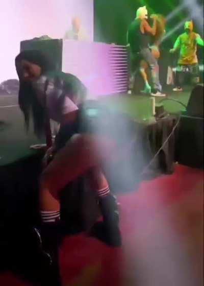 by pamella rebolando delícia