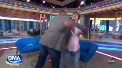 To give 2 handshakes