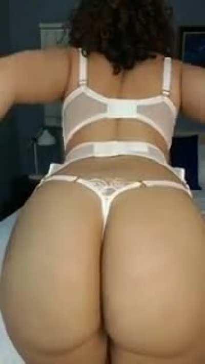 Get premium to see more baddies like her 🔥🔥