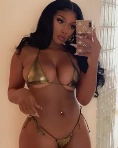 Banging Body in Gold Bikini