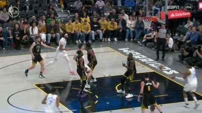 [Highlight] Draymond Green winds up and impacts the face of Rui Hachimura, committing a flagrant foul.