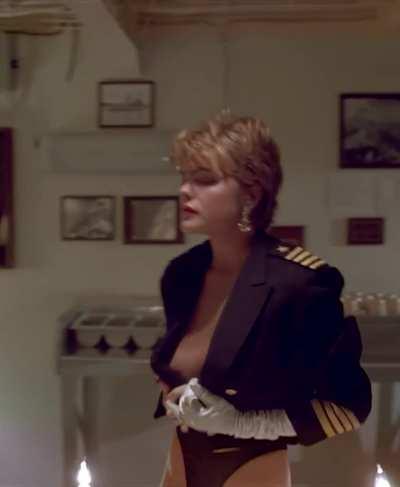 Erika Eleniak