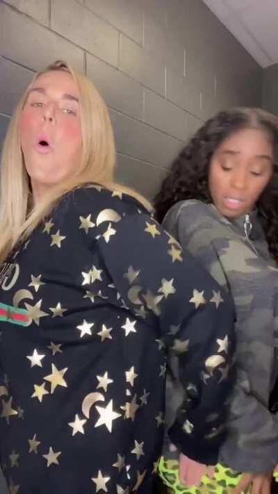 Naomi & Lana twerking