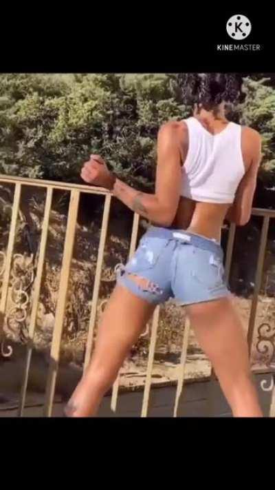 Best small thic ass ever