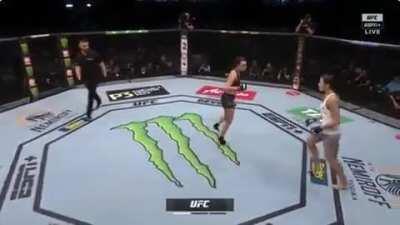 Nadia Kassem fakes a glove touch and immediately gets dropped by Ji Yeon Kim