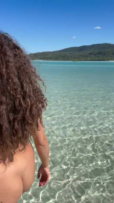 My eyes match the water!