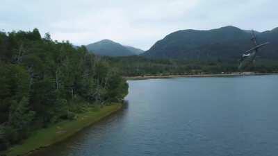 Helicóptero volando por el lago Falkner, Neuquén. (una de las pocas cosas productivas que hice durante la cuarentena)