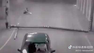 My car is strong! Car smash!