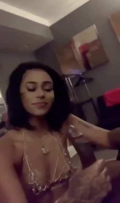 Ebonypyt head game crazy & letting her friend get some