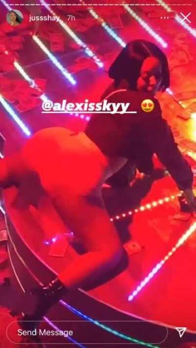 I wish I was with her on New Years🎉😖