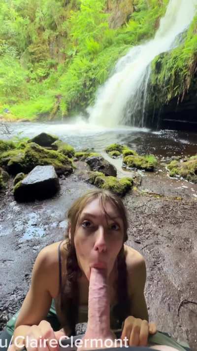 A blowjob is the perfect end to a hike