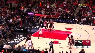 [Highlight] DeMar DeRozan helps the Chicago Bulls, who were down 22-1 in the first quarter, tie the game!