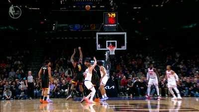 [Highlight] Bradley Beal twists his ankle with an awkward landing