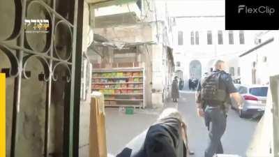 Israeli Police beat up anti-Zionist Jews for supporting Palestinians in Jerusalem