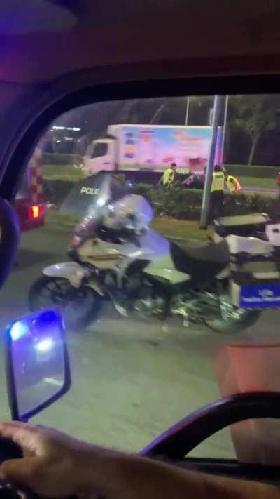 car split into 2 along CTE.