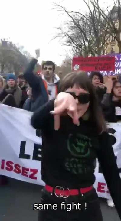 Manifestation parisienne du jeudi 23 mars contre la réforme des retraites, danse de la 