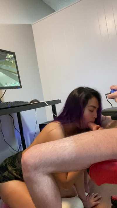 He plays video games I play with his cock 😋