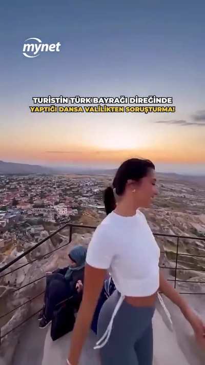 Tourist in Turkey Faces Prison Sentence for Dancing on Flagpole With National Flag