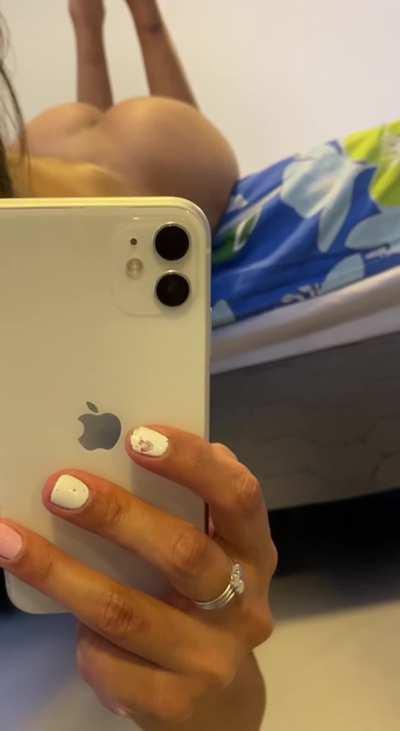 If you pay for the food on the first date, ill show you AT LEAST my ass... I think this is fair