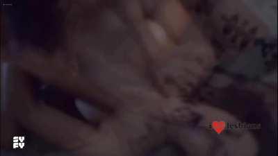 Katherine Barrell & Dominique Provost-Chalkley (Wynonna Earp - s04e02)