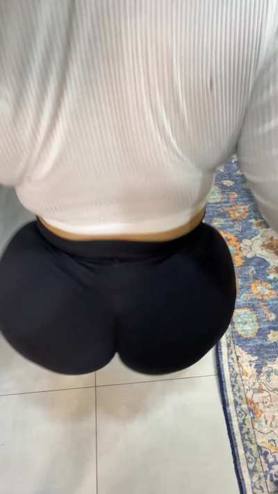 I bet you can't resist slapping my big booty