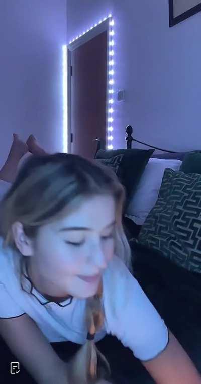 Missragersloth so fucking hot shows off her beautiful soles