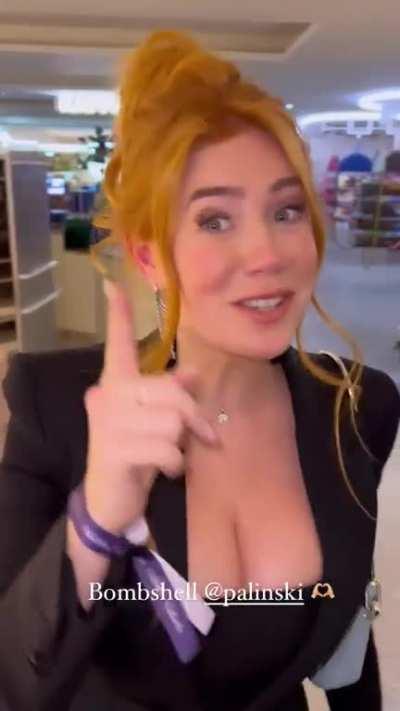 Palina bei einem Event im KaDeWe (16 November 2022)